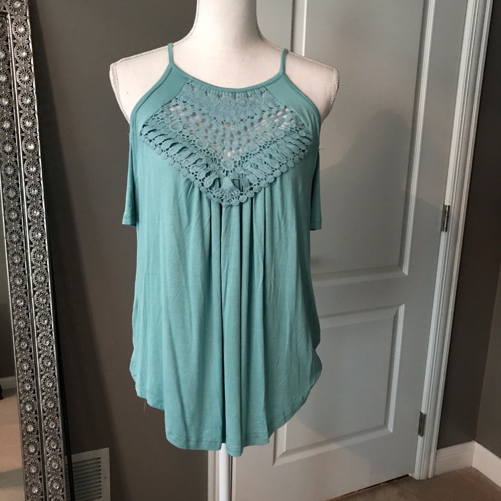 NWOT SZ XL COLD SHOULDER HALTER TOP